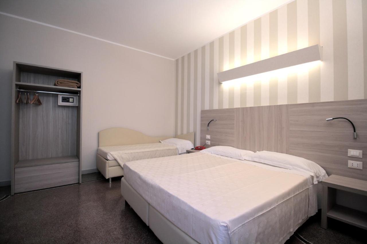 Hotel Vittoria Genoa Bagian luar foto