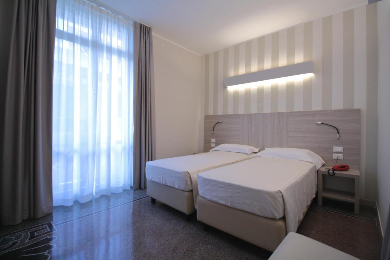 Hotel Vittoria Genoa Bagian luar foto
