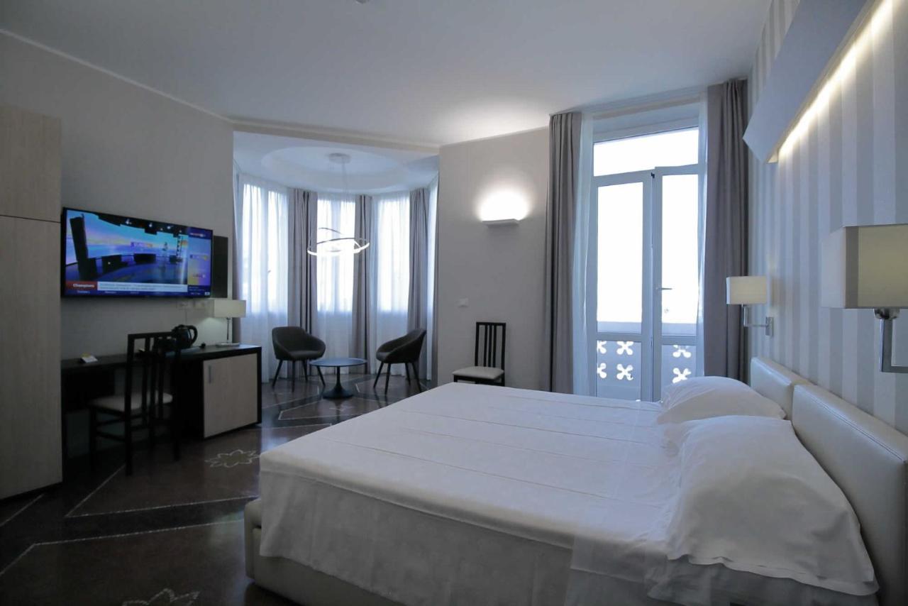 Hotel Vittoria Genoa Bagian luar foto