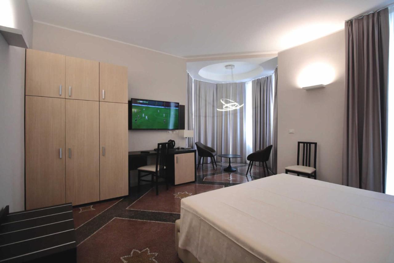 Hotel Vittoria Genoa Bagian luar foto