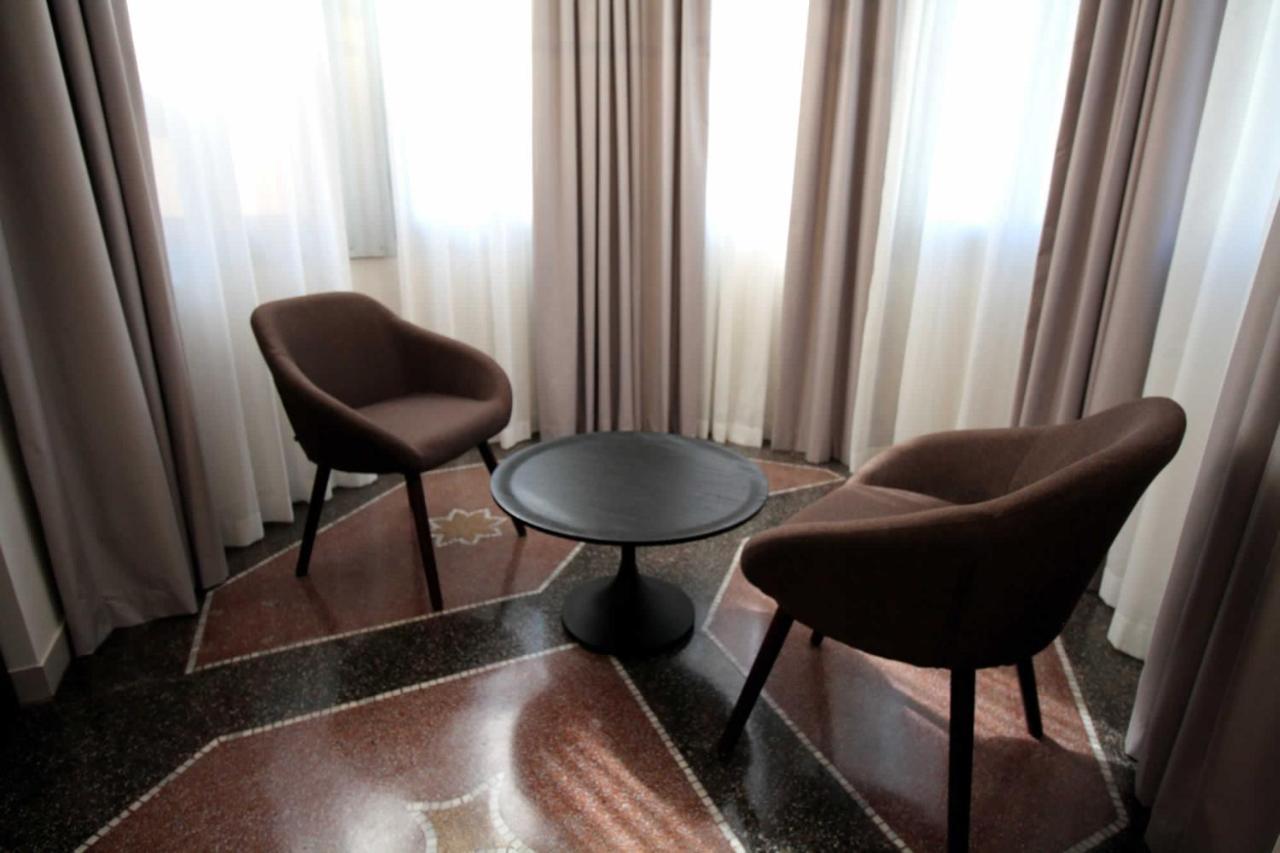 Hotel Vittoria Genoa Bagian luar foto
