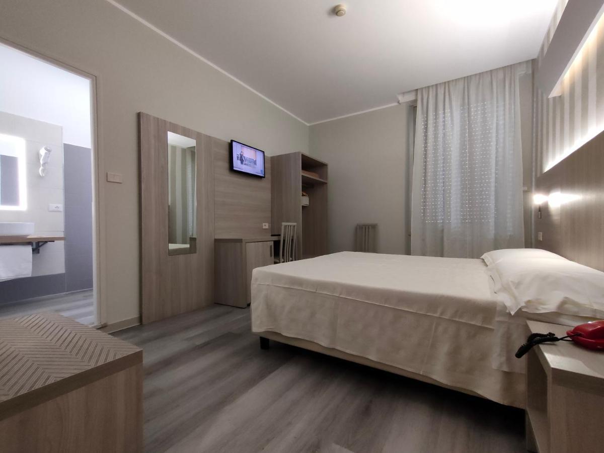 Hotel Vittoria Genoa Bagian luar foto