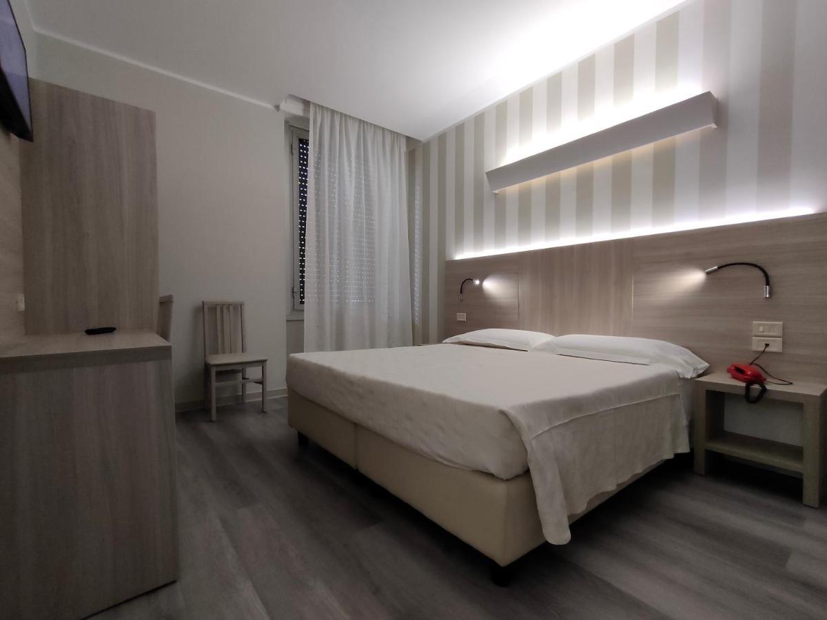Hotel Vittoria Genoa Bagian luar foto