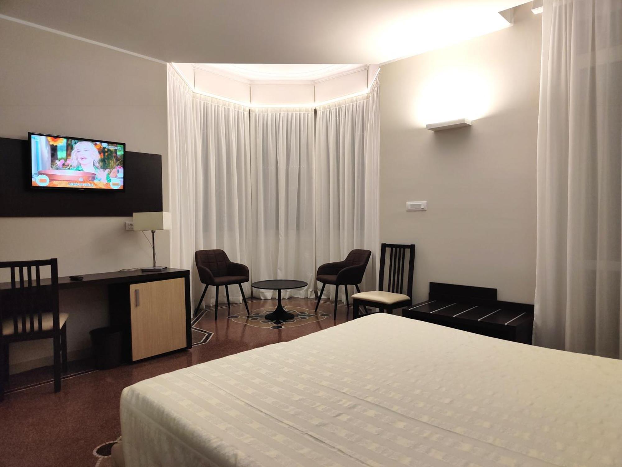 Hotel Vittoria Genoa Bagian luar foto