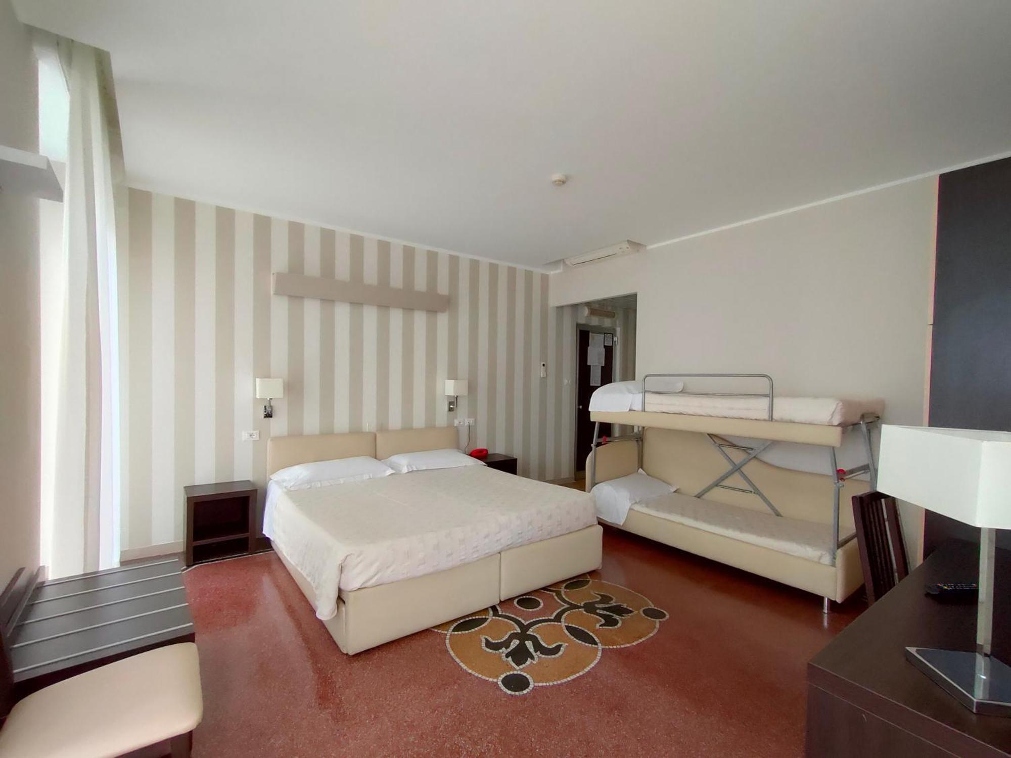Hotel Vittoria Genoa Bagian luar foto