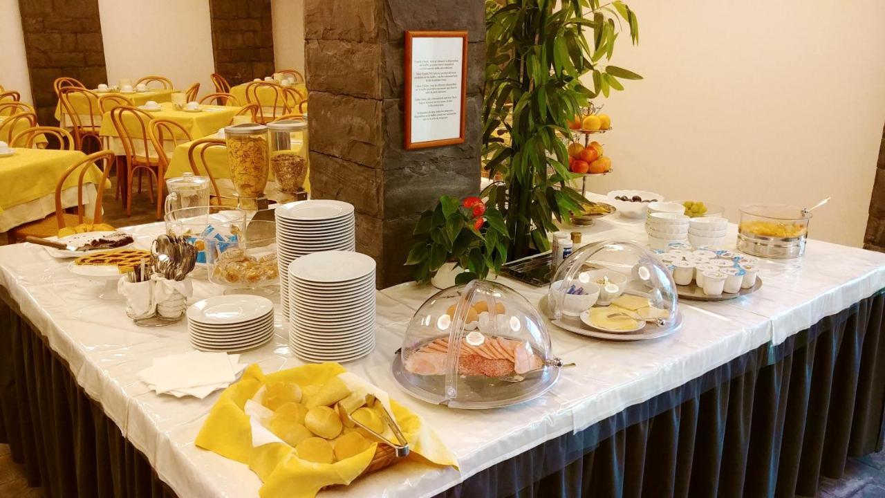 Hotel Vittoria Genoa Bagian luar foto