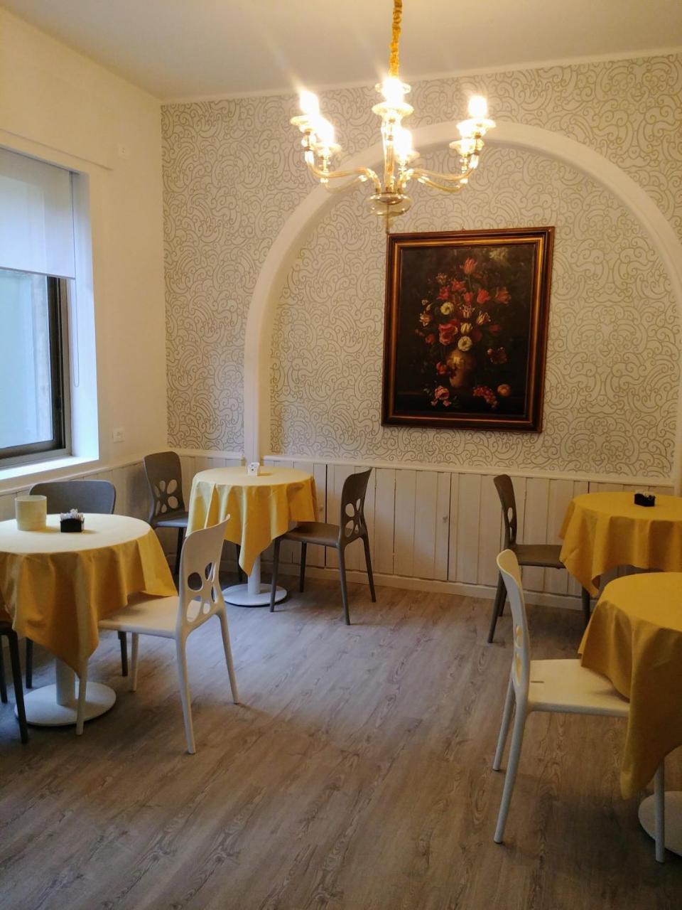 Hotel Vittoria Genoa Bagian luar foto