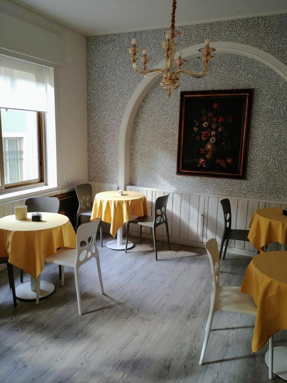 Hotel Vittoria Genoa Bagian luar foto