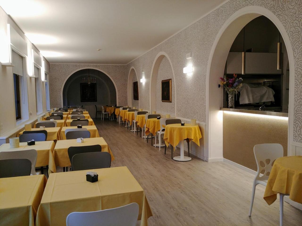 Hotel Vittoria Genoa Bagian luar foto