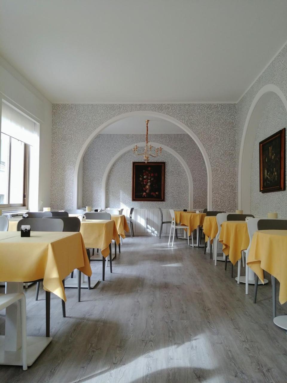 Hotel Vittoria Genoa Bagian luar foto