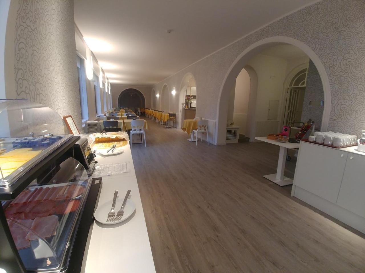 Hotel Vittoria Genoa Bagian luar foto