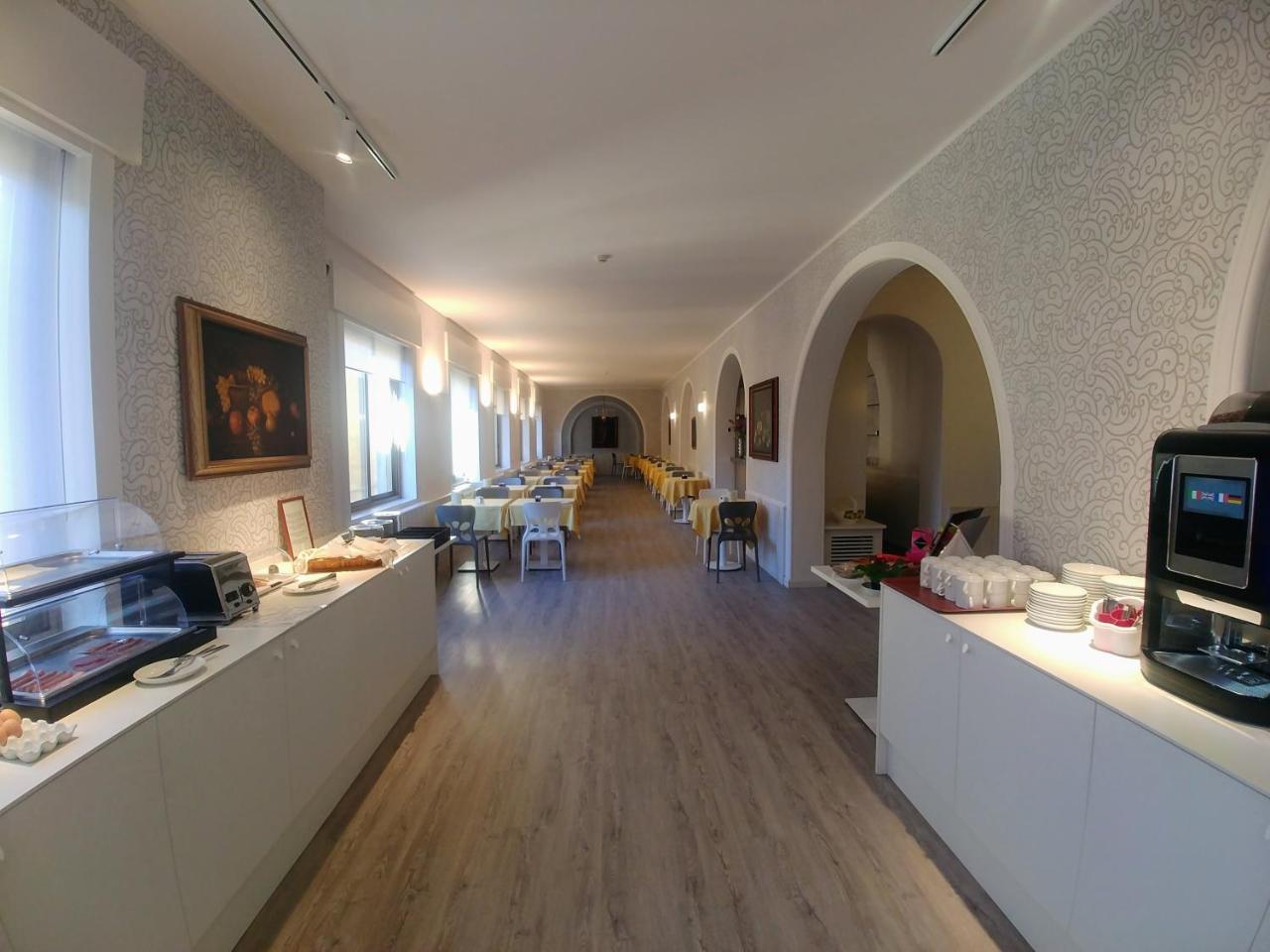 Hotel Vittoria Genoa Bagian luar foto