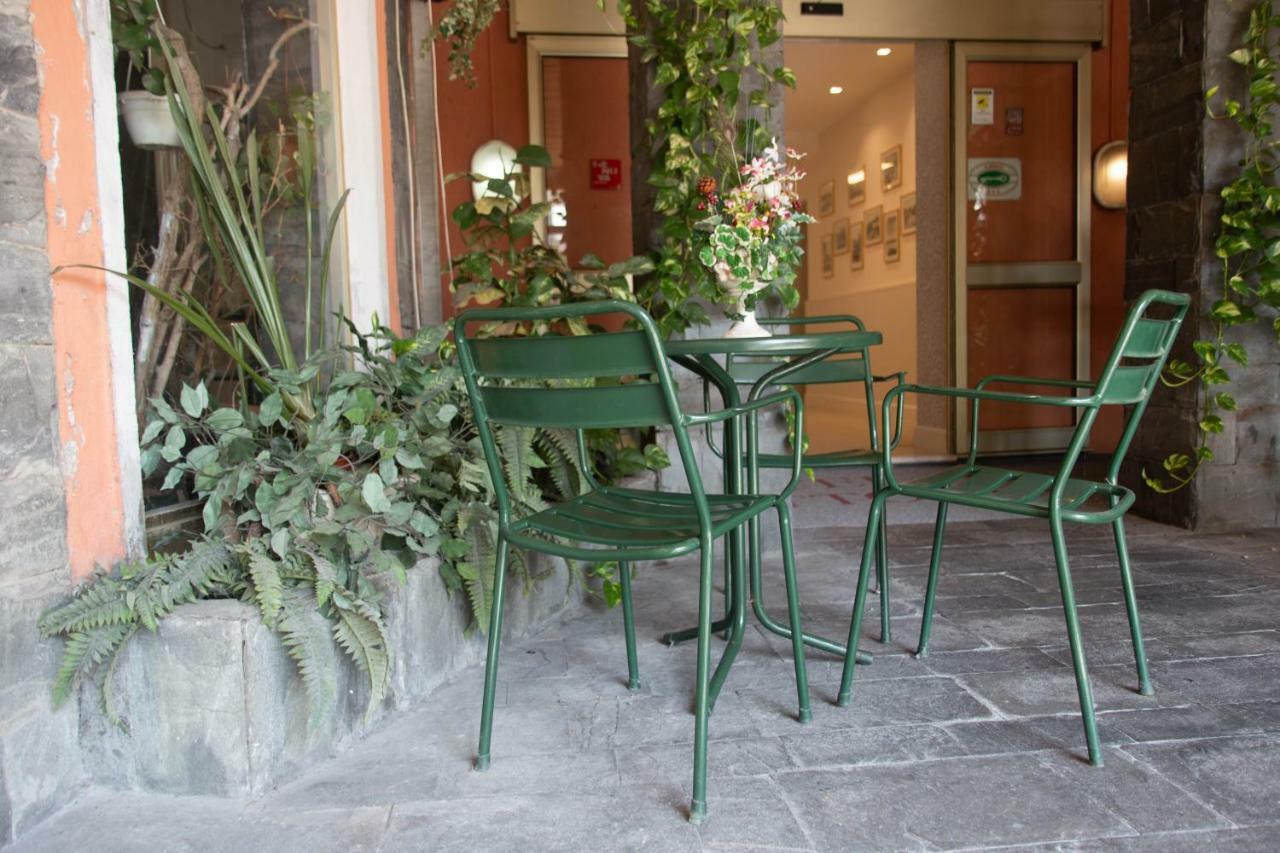 Hotel Vittoria Genoa Bagian luar foto