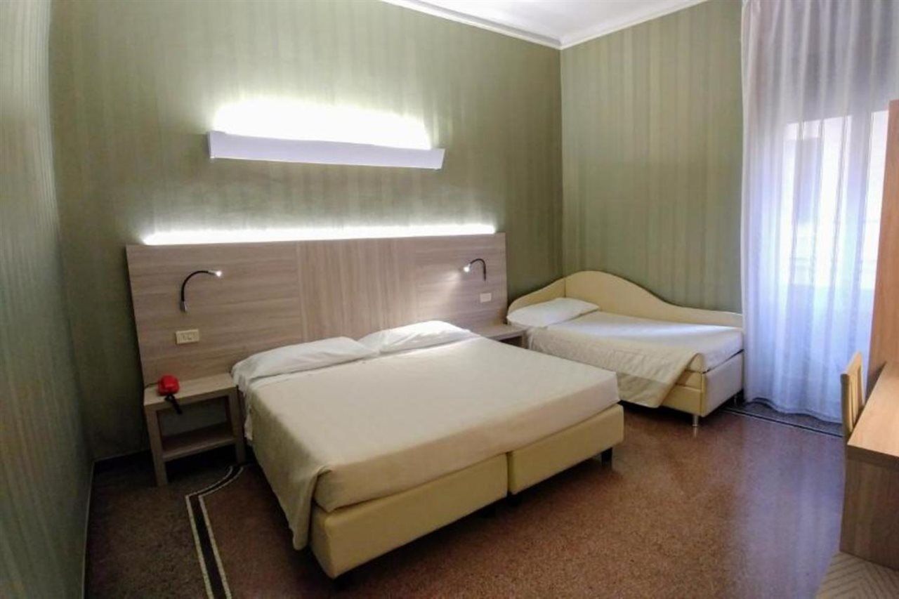 Hotel Vittoria Genoa Bagian luar foto